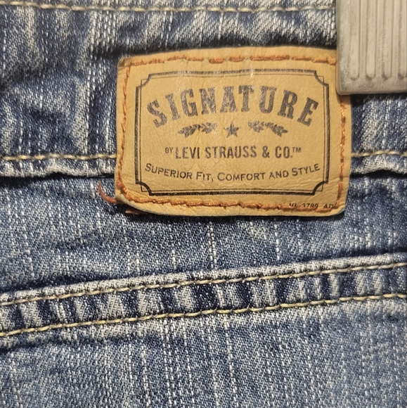 Levi low rise bootcut jeans - Picture 3 of 5